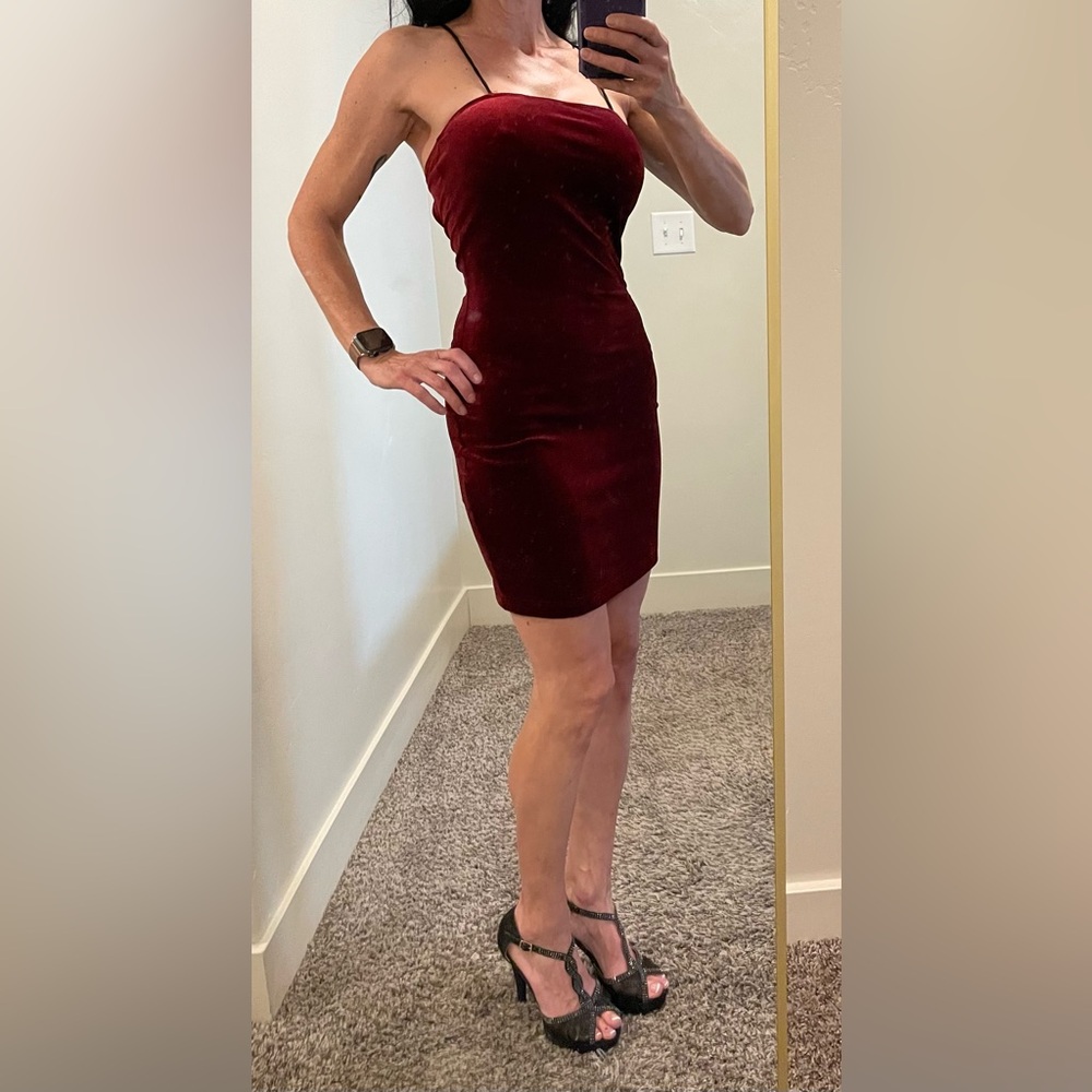 NWOT Elegant & Sexy Velvet Burgundy Club Party Mini Dress Adjustable Size Small